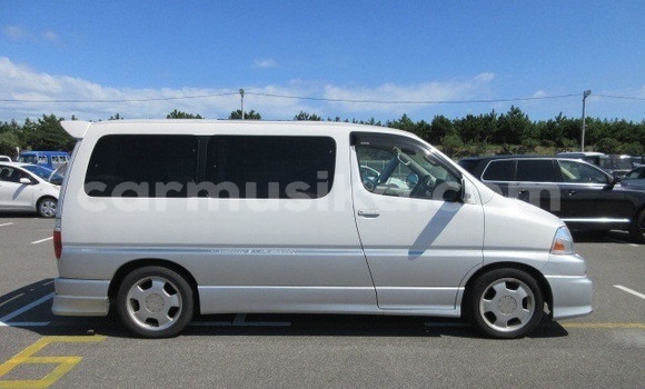 Buy Used Toyota Granvia Silver Car in Beitbridge in Matabeleland South Buy Used Toyota Granvia Silver Car in Beitbridge in Matabeleland South