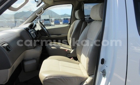 Buy Used Toyota Granvia Silver Car in Beitbridge in Matabeleland South Buy Used Toyota Granvia Silver Car in Beitbridge in Matabeleland South