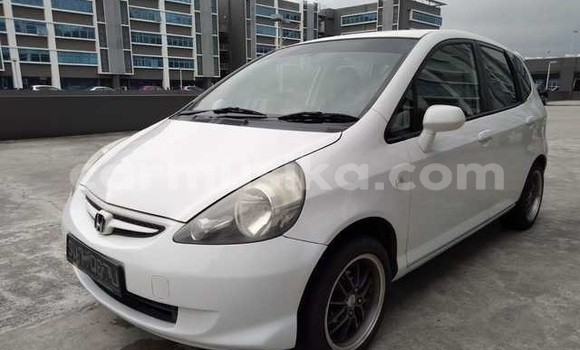 Acheter Occasion Voiture Honda Fit Blanc à Beitbridge, Matabeleland South Acheter Occasion Voiture Honda Fit Blanc à Beitbridge, Matabeleland South