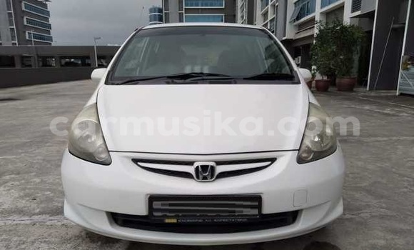 Acheter Occasion Voiture Honda Fit Blanc à Beitbridge, Matabeleland South Acheter Occasion Voiture Honda Fit Blanc à Beitbridge, Matabeleland South