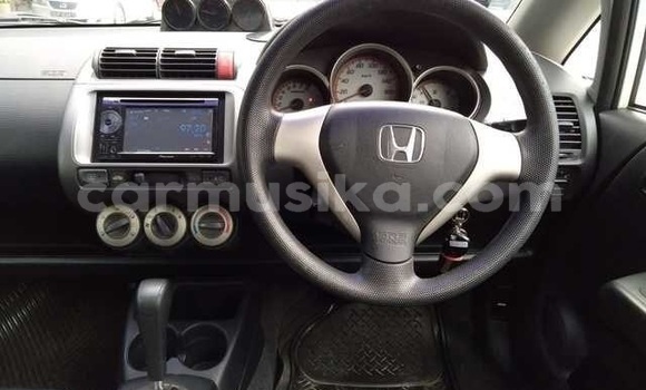 Acheter Occasion Voiture Honda Fit Blanc à Beitbridge, Matabeleland South Acheter Occasion Voiture Honda Fit Blanc à Beitbridge, Matabeleland South