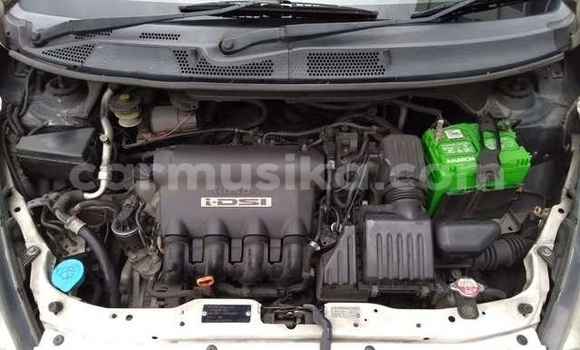 Acheter Occasion Voiture Honda Fit Blanc à Beitbridge, Matabeleland South Acheter Occasion Voiture Honda Fit Blanc à Beitbridge, Matabeleland South