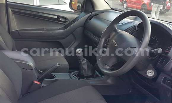 Buy Used Isuzu KB Silver Car in Beitbridge in Matabeleland South Buy Used Isuzu KB Silver Car in Beitbridge in Matabeleland South