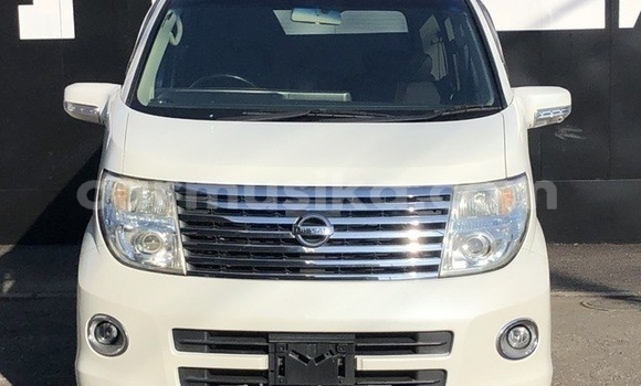 Acheter Occasion Voiture Nissan Elgrand Blanc à Beitbridge, Matabeleland South Acheter Occasion Voiture Nissan Elgrand Blanc à Beitbridge, Matabeleland South