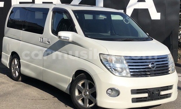 Acheter Occasion Voiture Nissan Elgrand Blanc à Beitbridge, Matabeleland South Acheter Occasion Voiture Nissan Elgrand Blanc à Beitbridge, Matabeleland South