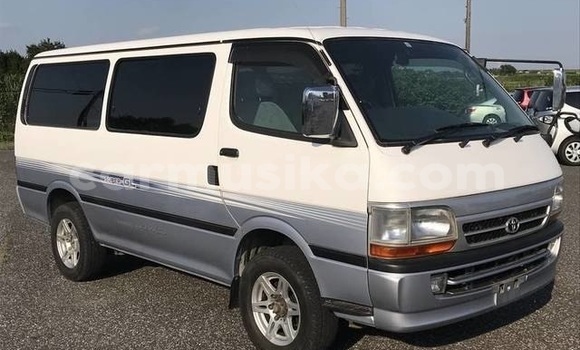 Buy Used Toyota Hiace White Car in Beitbridge in Matabeleland South Buy Used Toyota Hiace White Car in Beitbridge in Matabeleland South
