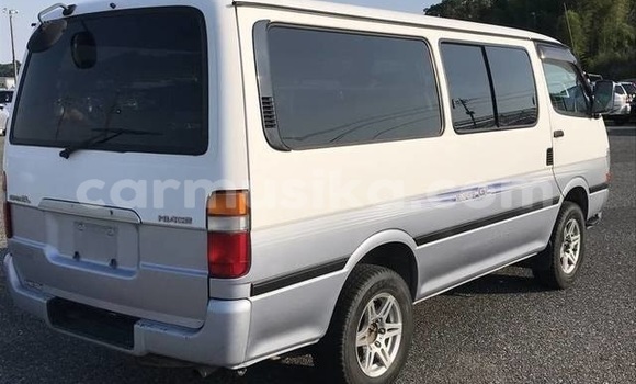 Buy Used Toyota Hiace White Car in Beitbridge in Matabeleland South Buy Used Toyota Hiace White Car in Beitbridge in Matabeleland South