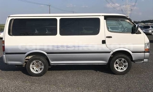 Buy Used Toyota Hiace White Car in Beitbridge in Matabeleland South Buy Used Toyota Hiace White Car in Beitbridge in Matabeleland South