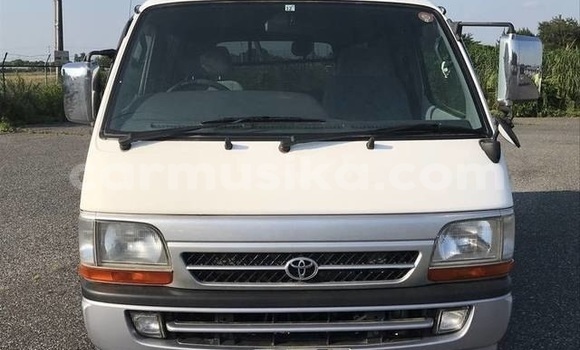 Buy Used Toyota Hiace White Car in Beitbridge in Matabeleland South Buy Used Toyota Hiace White Car in Beitbridge in Matabeleland South