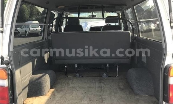 Buy Used Toyota Hiace White Car in Beitbridge in Matabeleland South Buy Used Toyota Hiace White Car in Beitbridge in Matabeleland South