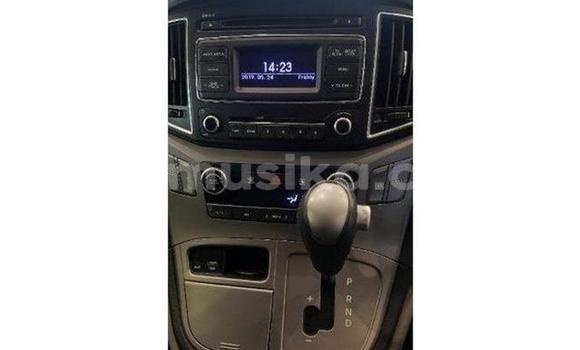 Acheter Occasion Voiture Hyundai H1 Blanc à Beitbridge, Matabeleland South Acheter Occasion Voiture Hyundai H1 Blanc à Beitbridge, Matabeleland South