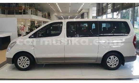 Acheter Occasion Voiture Hyundai H1 Blanc à Beitbridge, Matabeleland South Acheter Occasion Voiture Hyundai H1 Blanc à Beitbridge, Matabeleland South