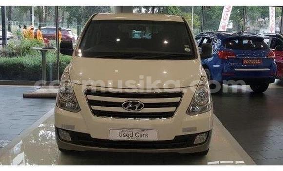 Acheter Occasion Voiture Hyundai H1 Blanc à Beitbridge, Matabeleland South Acheter Occasion Voiture Hyundai H1 Blanc à Beitbridge, Matabeleland South