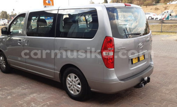 Acheter Occasion Voiture Hyundai H1 Gris à Beitbridge, Matabeleland South Acheter Occasion Voiture Hyundai H1 Gris à Beitbridge, Matabeleland South