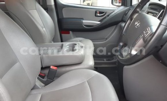 Acheter Occasion Voiture Hyundai H1 Gris à Beitbridge, Matabeleland South Acheter Occasion Voiture Hyundai H1 Gris à Beitbridge, Matabeleland South