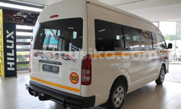 Acheter Occasion Voiture Toyota Pickup Blanc à Beitbridge, Matabeleland South Acheter Occasion Voiture Toyota Pickup Blanc à Beitbridge, Matabeleland South