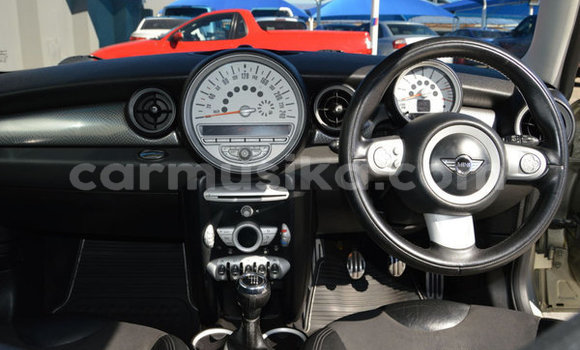 Tenga Tsaru MINI Cooper Zvimwe Mota in Beitbridge in Matabeleland South Tenga Tsaru MINI Cooper Zvimwe Mota in Beitbridge in Matabeleland South