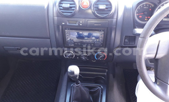 Acheter Occasion Voiture Isuzu KB Blanc à Beitbridge, Matabeleland South Acheter Occasion Voiture Isuzu KB Blanc à Beitbridge, Matabeleland South