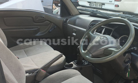 Acheter Occasion Voiture Hyundai H200 Blanc à Beitbridge, Matabeleland South Acheter Occasion Voiture Hyundai H200 Blanc à Beitbridge, Matabeleland South