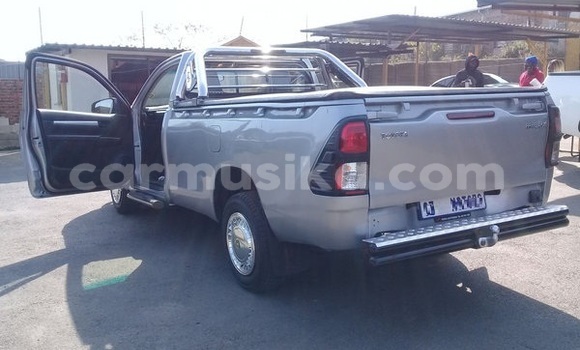 Buy Used Toyota Hilux Silver Car in Beitbridge in Matabeleland South Buy Used Toyota Hilux Silver Car in Beitbridge in Matabeleland South