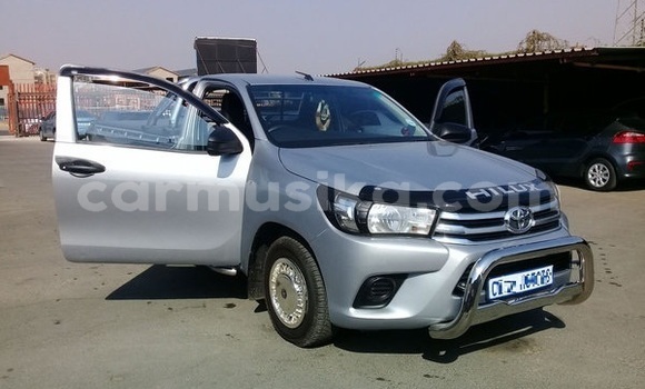 Buy Used Toyota Hilux Silver Car in Beitbridge in Matabeleland South Buy Used Toyota Hilux Silver Car in Beitbridge in Matabeleland South