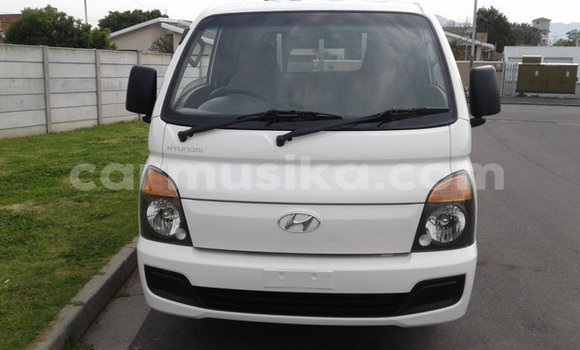 Acheter Occasion Voiture Hyundai H200 Blanc à Beitbridge, Matabeleland South Acheter Occasion Voiture Hyundai H200 Blanc à Beitbridge, Matabeleland South