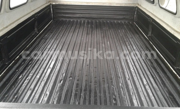 Acheter Occasion Voiture Hyundai H200 Blanc à Beitbridge, Matabeleland South Acheter Occasion Voiture Hyundai H200 Blanc à Beitbridge, Matabeleland South