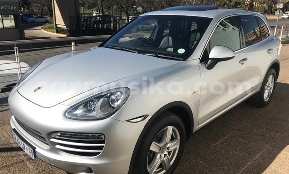 Nunua Ilio tumika Porsche Carrera GT Fedha Gari ndani ya Beitbridge nchini Matabeleland Kusini