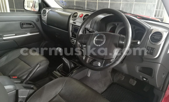 Nunua Ilio tumika Isuzu KB Nyekundu Gari ndani ya Beitbridge nchini Matabeleland Kusini Nunua Ilio tumika Isuzu KB Nyekundu Gari ndani ya Beitbridge nchini Matabeleland Kusini