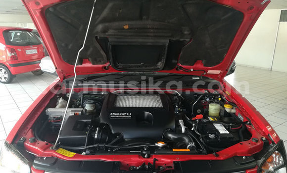 Nunua Ilio tumika Isuzu KB Nyekundu Gari ndani ya Beitbridge nchini Matabeleland Kusini Nunua Ilio tumika Isuzu KB Nyekundu Gari ndani ya Beitbridge nchini Matabeleland Kusini