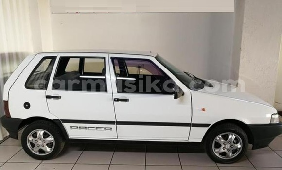 Nunua Ilio tumika Fiat Uno Nyeupe Gari ndani ya Beitbridge nchini Matabeleland Kusini