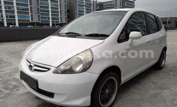 Acheter Occasion Voiture Honda Fit Blanc à Beitbridge, Matabeleland South Acheter Occasion Voiture Honda Fit Blanc à Beitbridge, Matabeleland South