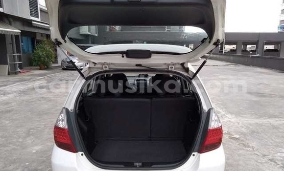 Acheter Occasion Voiture Honda Fit Blanc à Beitbridge, Matabeleland South Acheter Occasion Voiture Honda Fit Blanc à Beitbridge, Matabeleland South