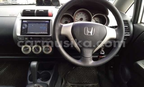 Acheter Occasion Voiture Honda Fit Blanc à Beitbridge, Matabeleland South Acheter Occasion Voiture Honda Fit Blanc à Beitbridge, Matabeleland South