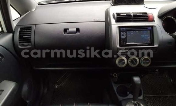 Acheter Occasion Voiture Honda Fit Blanc à Beitbridge, Matabeleland South Acheter Occasion Voiture Honda Fit Blanc à Beitbridge, Matabeleland South