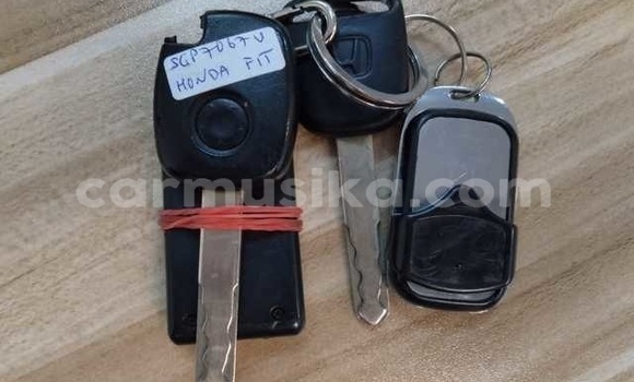 Acheter Occasion Voiture Honda Fit Blanc à Beitbridge, Matabeleland South Acheter Occasion Voiture Honda Fit Blanc à Beitbridge, Matabeleland South