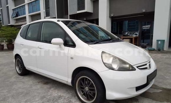 Acheter Occasion Voiture Honda Fit Blanc à Beitbridge, Matabeleland South Acheter Occasion Voiture Honda Fit Blanc à Beitbridge, Matabeleland South