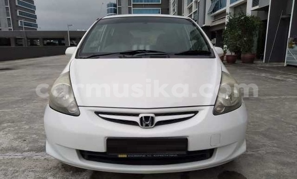 Acheter Occasion Voiture Honda Fit Blanc à Beitbridge, Matabeleland South Acheter Occasion Voiture Honda Fit Blanc à Beitbridge, Matabeleland South