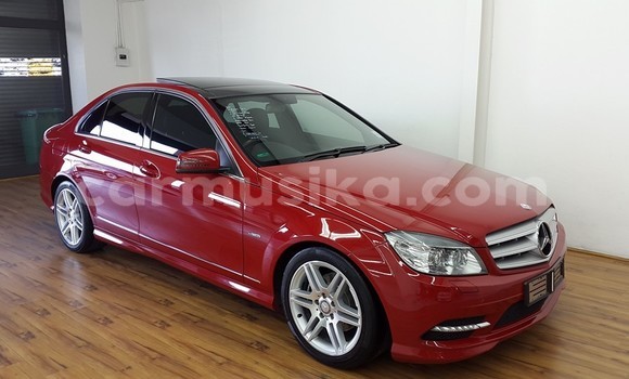 Tenga Tsaru Mercedes‒Benz C–Class Tsvuku Mota in Beitbridge in Matabeleland South Tenga Tsaru Mercedes‒Benz C–Class Tsvuku Mota in Beitbridge in Matabeleland South