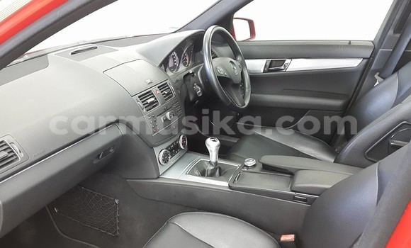 Tenga Tsaru Mercedes‒Benz C–Class Tsvuku Mota in Beitbridge in Matabeleland South Tenga Tsaru Mercedes‒Benz C–Class Tsvuku Mota in Beitbridge in Matabeleland South