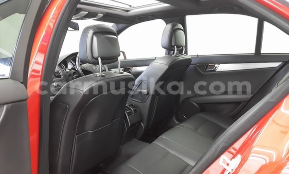 Tenga Tsaru Mercedes‒Benz C–Class Tsvuku Mota in Beitbridge in Matabeleland South Tenga Tsaru Mercedes‒Benz C–Class Tsvuku Mota in Beitbridge in Matabeleland South