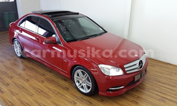 Tenga Tsaru Mercedes‒Benz C–Class Tsvuku Mota in Beitbridge in Matabeleland South Tenga Tsaru Mercedes‒Benz C–Class Tsvuku Mota in Beitbridge in Matabeleland South