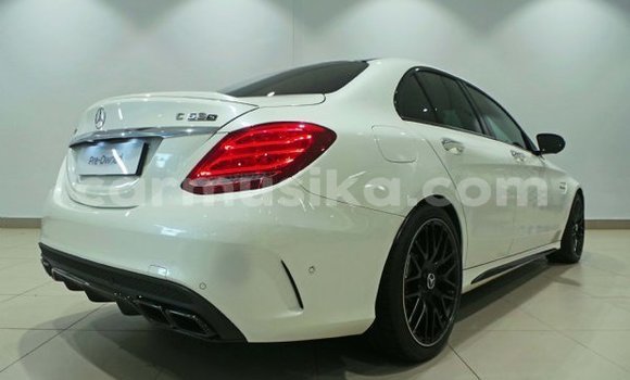 Tenga Tsaru Mercedes‒Benz C–Class Chena Mota in Beitbridge in Matabeleland South Tenga Tsaru Mercedes‒Benz C–Class Chena Mota in Beitbridge in Matabeleland South