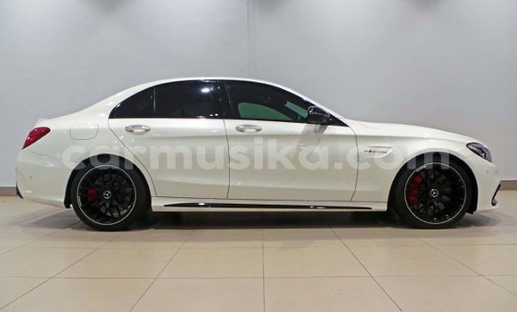 Tenga Tsaru Mercedes‒Benz C–Class Chena Mota in Beitbridge in Matabeleland South Tenga Tsaru Mercedes‒Benz C–Class Chena Mota in Beitbridge in Matabeleland South