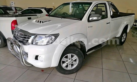 Buy Used Toyota Hilux White Car in Beitbridge in Matabeleland South Buy Used Toyota Hilux White Car in Beitbridge in Matabeleland South