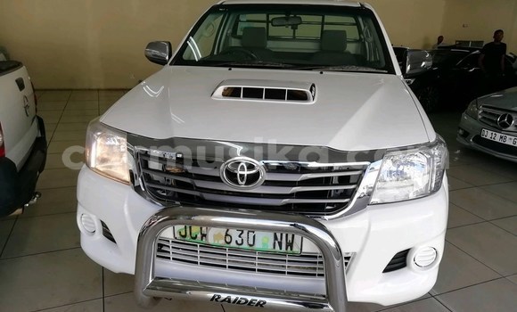 Buy Used Toyota Hilux White Car in Beitbridge in Matabeleland South Buy Used Toyota Hilux White Car in Beitbridge in Matabeleland South