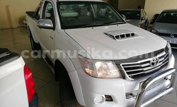 Buy Used Toyota Hilux White Car in Beitbridge in Matabeleland South Buy Used Toyota Hilux White Car in Beitbridge in Matabeleland South