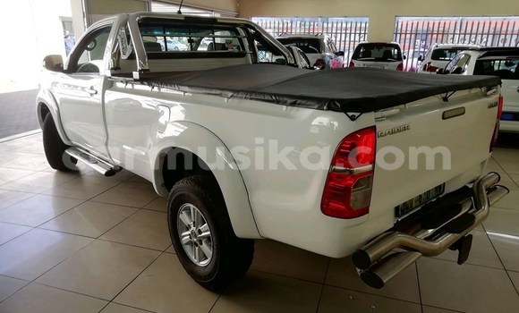 Buy Used Toyota Hilux White Car in Beitbridge in Matabeleland South Buy Used Toyota Hilux White Car in Beitbridge in Matabeleland South