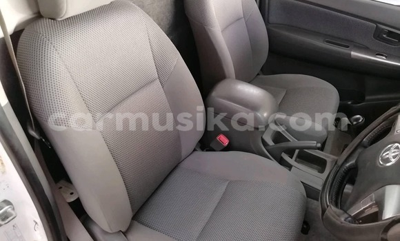 Buy Used Toyota Hilux White Car in Beitbridge in Matabeleland South Buy Used Toyota Hilux White Car in Beitbridge in Matabeleland South