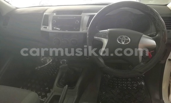 Buy Used Toyota Hilux White Car in Beitbridge in Matabeleland South Buy Used Toyota Hilux White Car in Beitbridge in Matabeleland South
